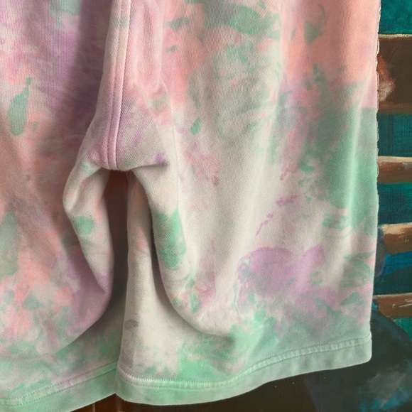 2018 Pharrell Williams x Adidas HU Printed Athletic Shorts Men's Size XS Tie Dye - Picture 16 of 16